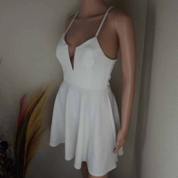 Beautiful A'gaci White Formal V Cut Mini Dress - Picture 2 of 7
